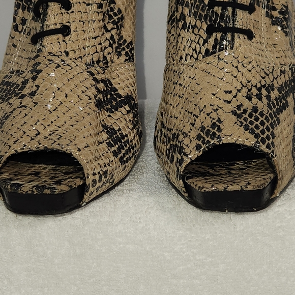 PENNY LOVES KENNY SNAKE SKIN LEATHER LACE UP HEELS ZEN PEP TOE BOOTIE SIZE 7 - Picture 3 of 12